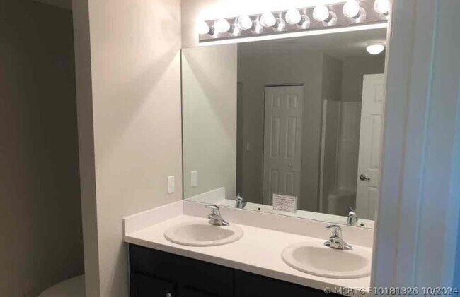 Photo - 368 SW Tulip Blvd
