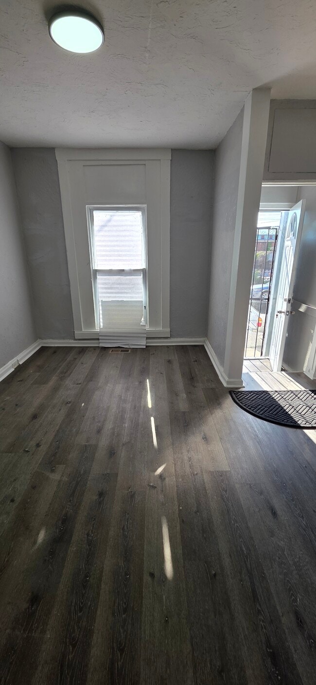 Photo - 102 N Janney St