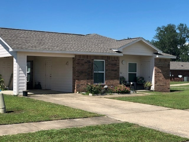 Meadows Home with flower bed - The Meadows