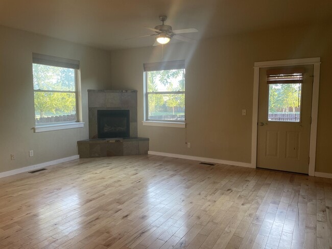 Photo - 640 Sanders Ave