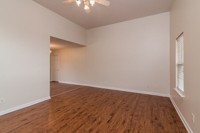 Photo - 202 Zenith Ct