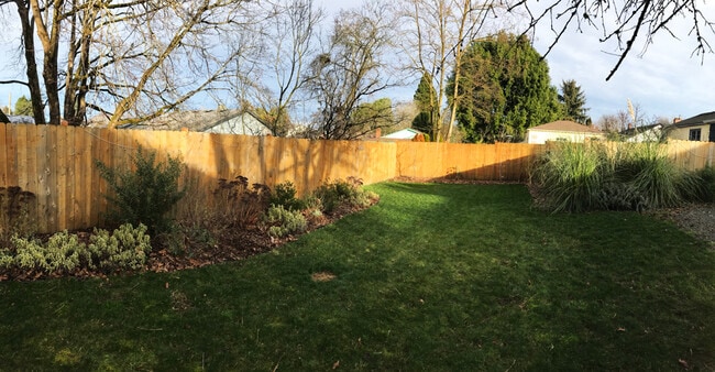 Building Photo - 5023 NE Sumner St