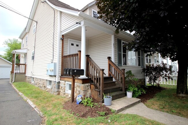 Building Photo - 67 Scofield Ave Unit B Rental