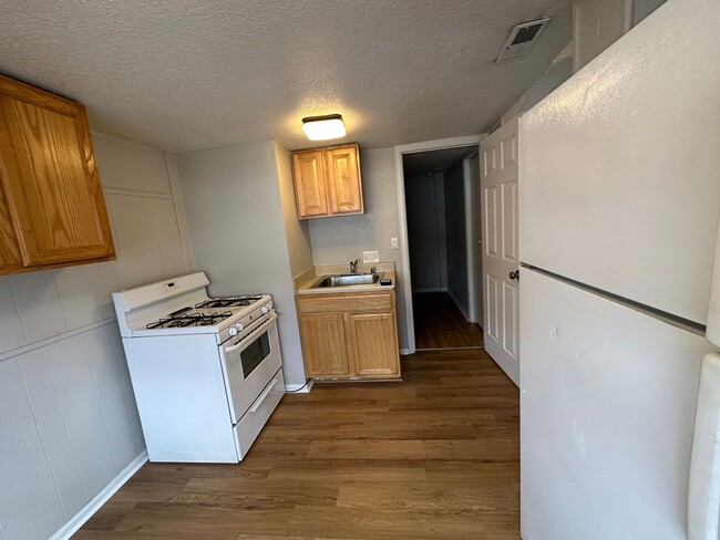 Building Photo - Dakota1429 Unit 1429 1/2