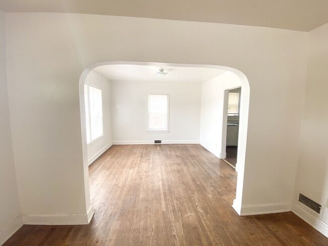 Photo - 3 bed 1 bath unit close to campus