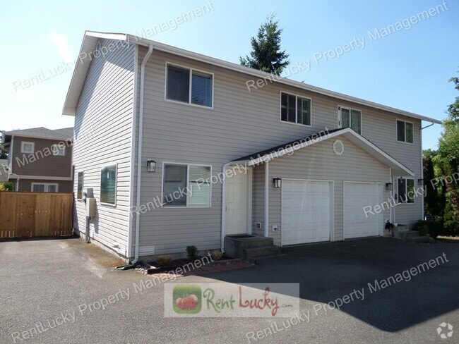 Building Photo - Fabulous 2-Bedroom Duplex w/Attached Garag... Rental
