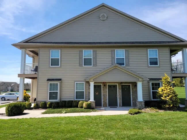 Building Photo - 2028 Shady Oak Dr