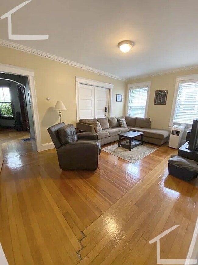 Photo - Goregous 3 bed in Allston