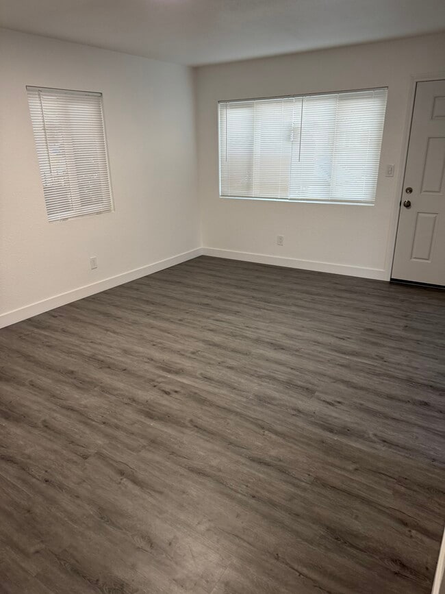 Photo - 581 W 16th St