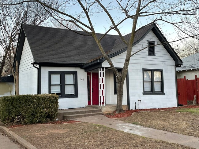 Photo - 704 Williams Ave