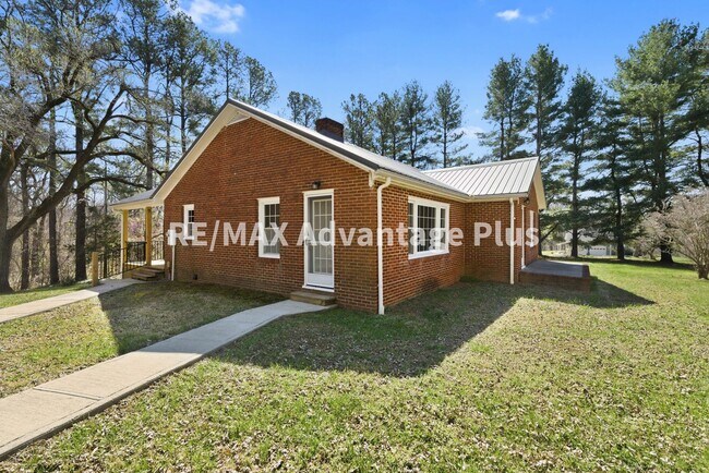 Photo - Beautiful brick home with full basement in Prospect