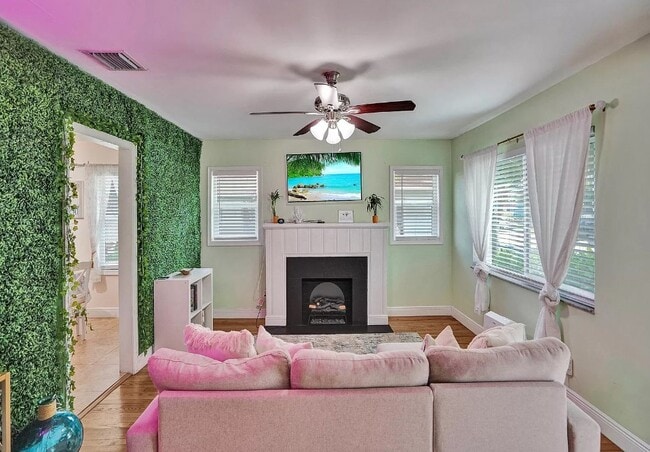 Photo - 615 SW 4th Ave