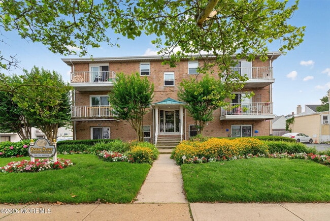 300 7th Ave Unit 8