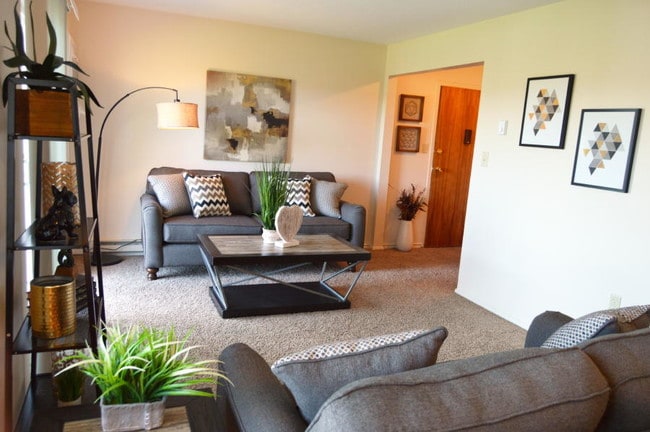 Dos habitaciones Sala de estar - Crestview