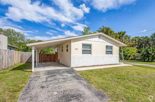 Building Photo - 705 Pinegrove Ave Rental