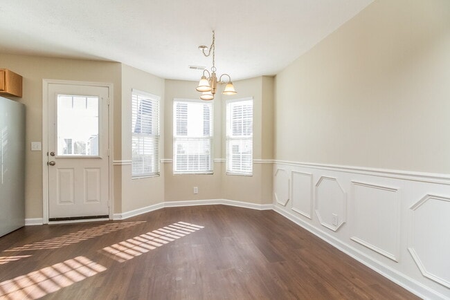 Photo - 1449 Westview Dr