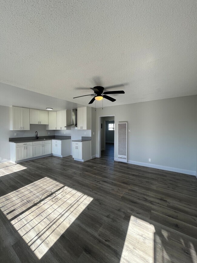 Photo - 1334 W 93rd St