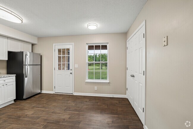 2BR, 1BA - 838SF - Dining Area
