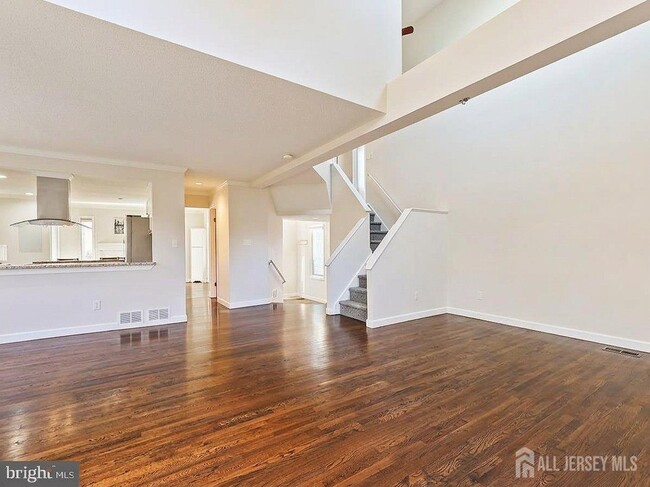 Photo - 540 Sayre Dr