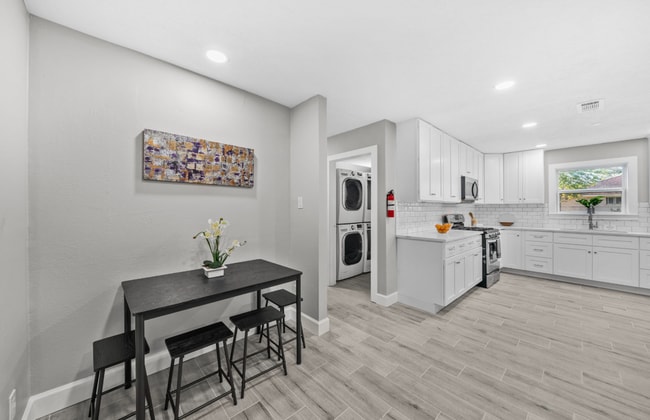 Photo - 8050 Tavenor Ln