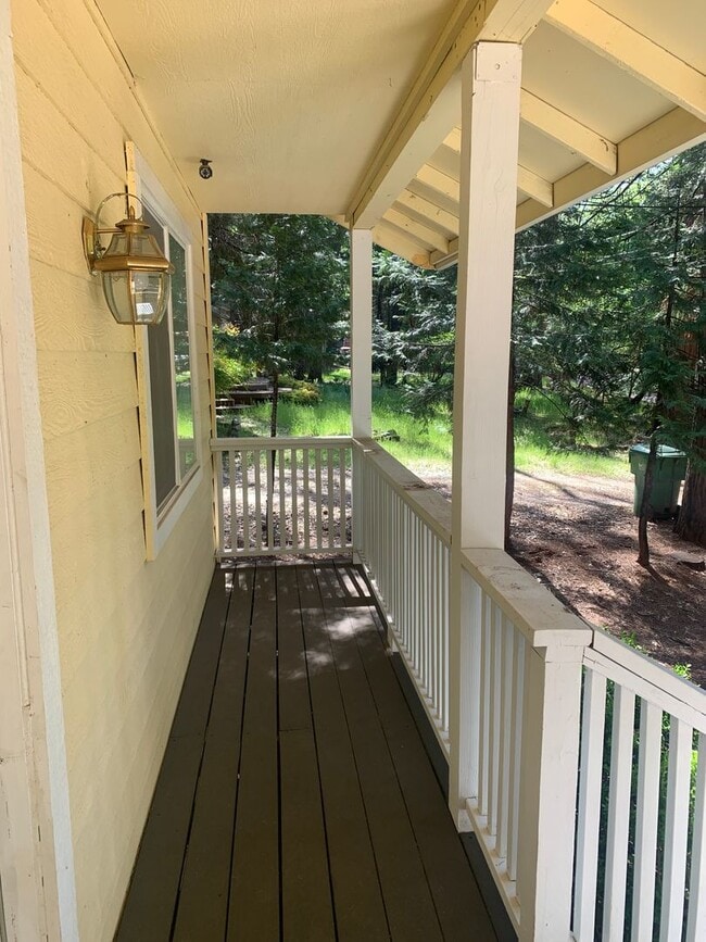 Beautiful Move in Ready 3 bedroom 2 bath home in Established neighborhood - Beautiful Move in Ready 3 bedroom 2 bath home in Established neighborhood