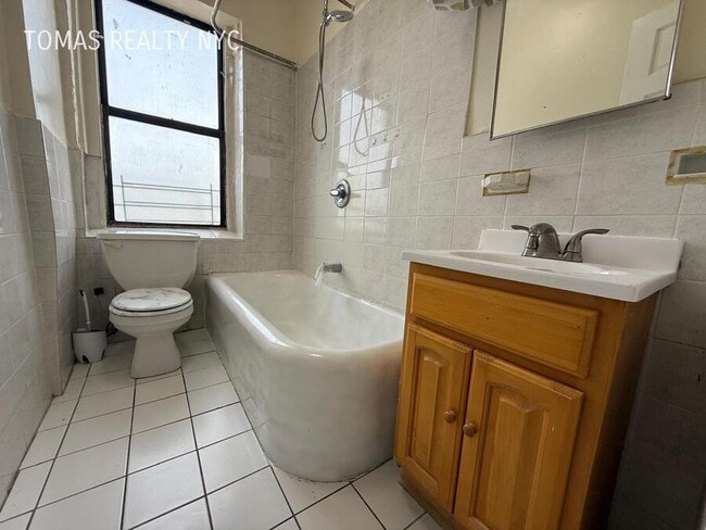 Photo - 710 E 235th St Unit E1