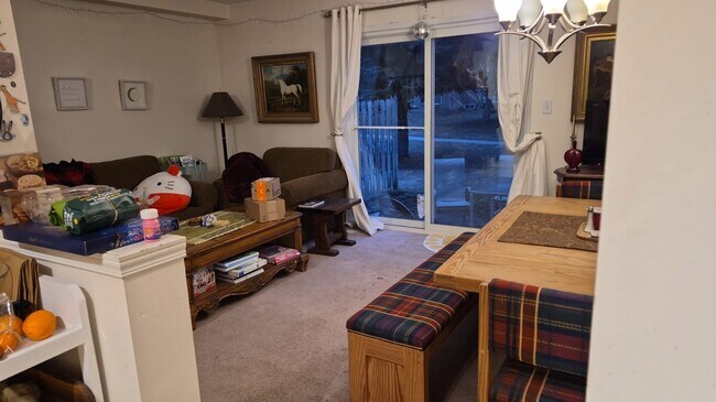 Photo - 73 Roehampton Cres