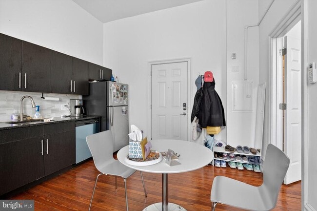 Photo - 2319 Fitzwater St Unit 302