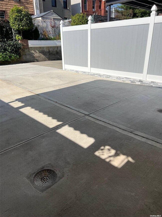 Photo - 137-22 96th St