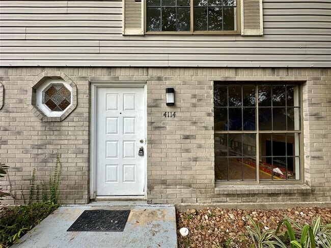 Building Photo - 4114 Hartt St Rental