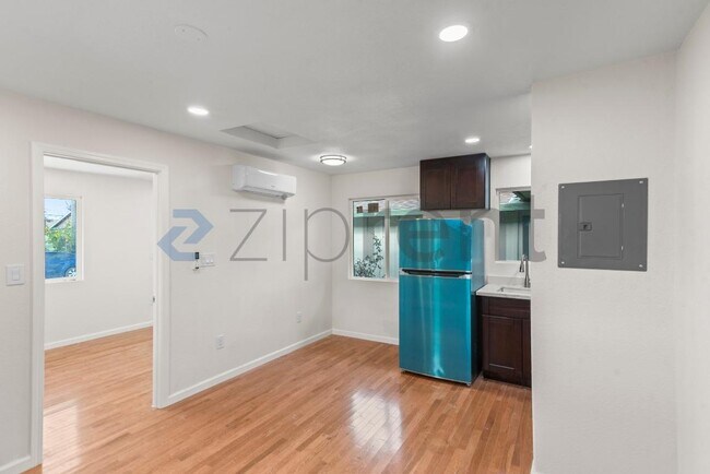 Photo - 4564 Angeles Ave