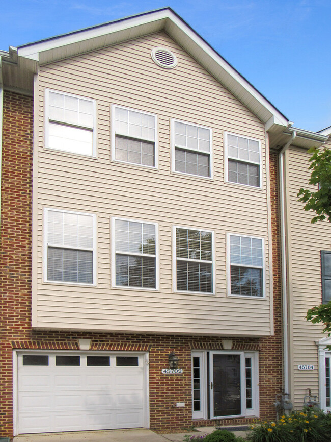 Pet Friendly Inner Townhouse with 3 Deck, ... - Pet Friendly Inner Townhouse with 3 Deck, ...