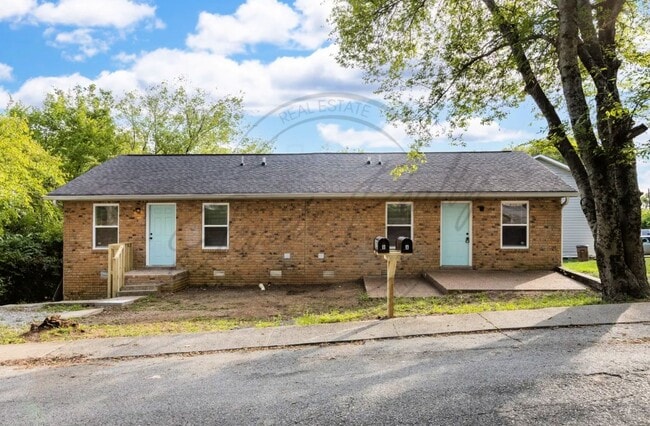 Building Photo - Two Bedroom Updated Ranch Duplex in North ... Unit Alpine Avenue 3223 A Rental