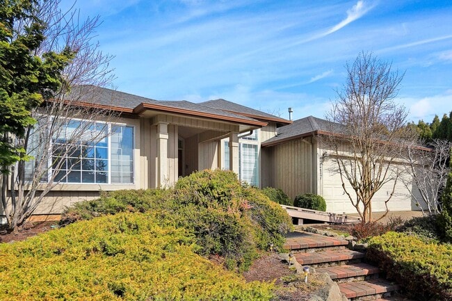 Photo - Spacious 3 bed, 2 bath with office (office can be used as 4th bedroom).