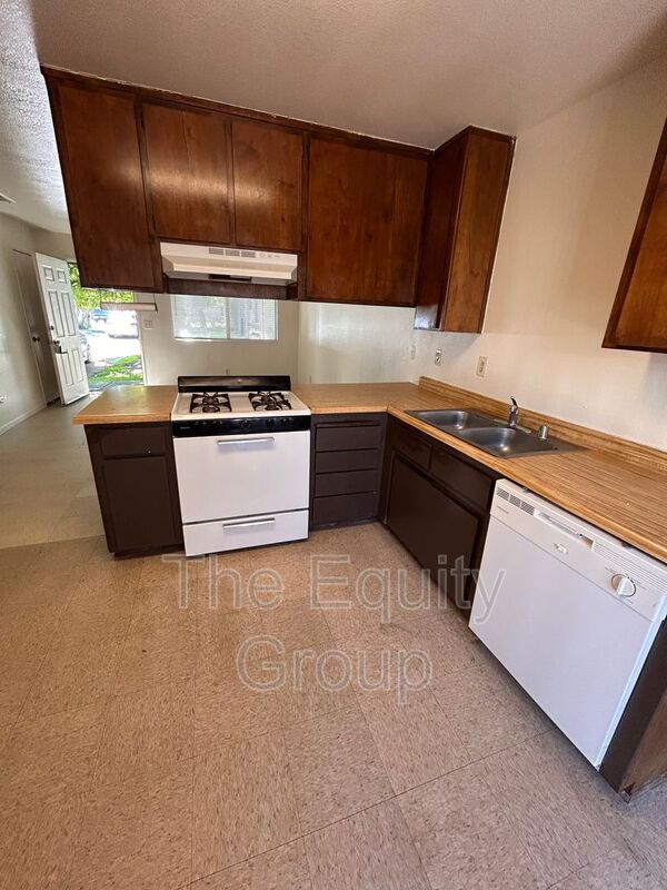 Photo - 1228 Jones St