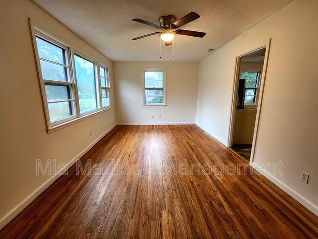 Photo - 105 Evora St
