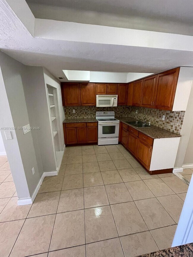 Building Photo - 1567 NW 60th Ave