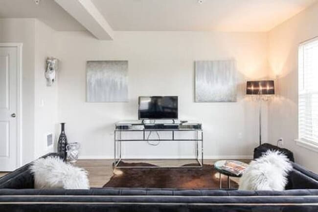 Photo - 624 E 32nd St Unidad ID1296616P