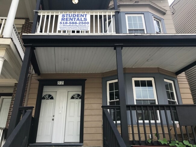 Building Photo - Beautiful remodeled 4 Bedroom, 1.5 bathroom, 1st floor