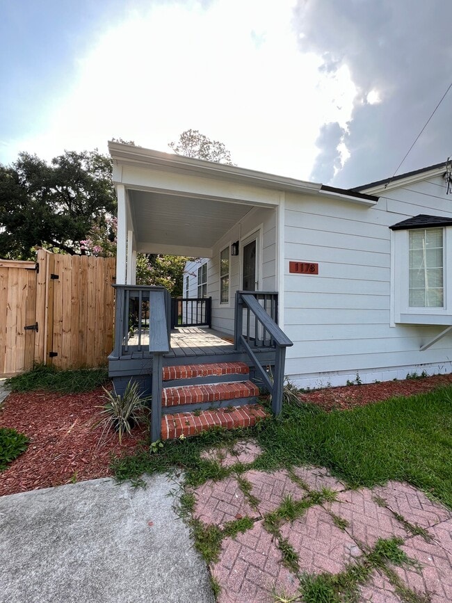 1178 Murray Dr