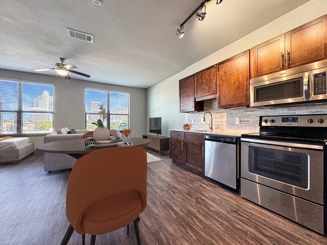 Building Photo - Studio Life Made Stylish + Free Weeks! Unit PATM1