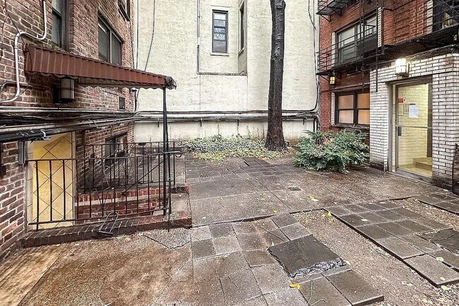 Photo - 32 Cornelia St Unit 42