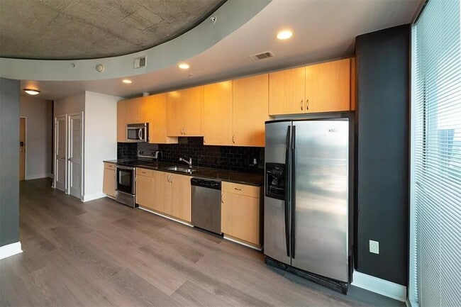 Photo - 400 W Peachtree St NW Unit 2310
