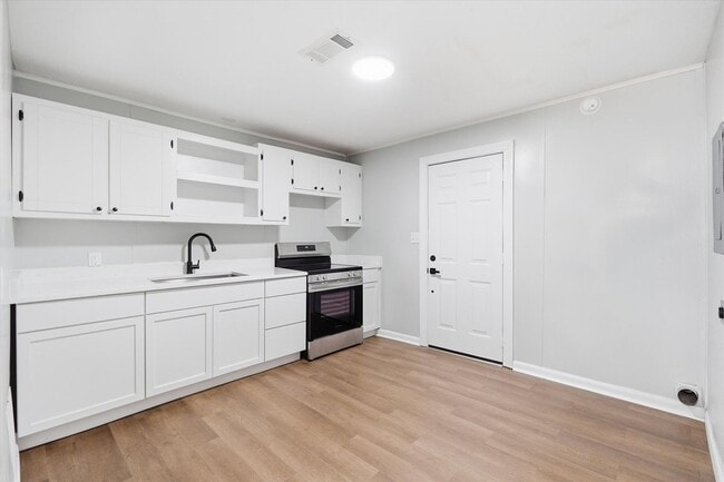 Photo - 924 W Huntington Ave Unit C