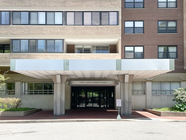 Photo - 2 Hawthorne Pl Unit 16K