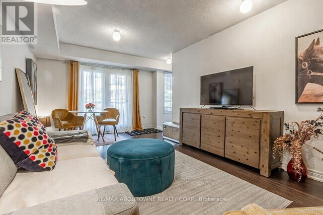 Photo - 2480 Post Rd