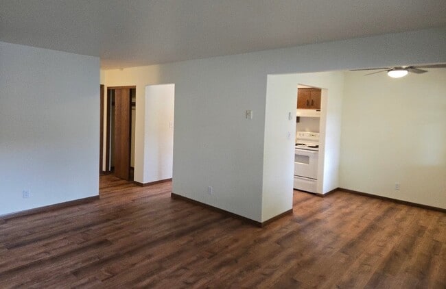 Livingrm vw into dining, kitchen, hall - 141 Maple Ave S Unit 141 S Maple Lower