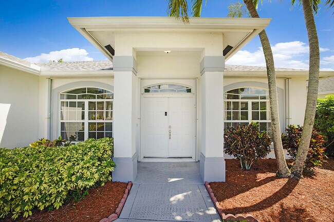 1422 Fairway Cir