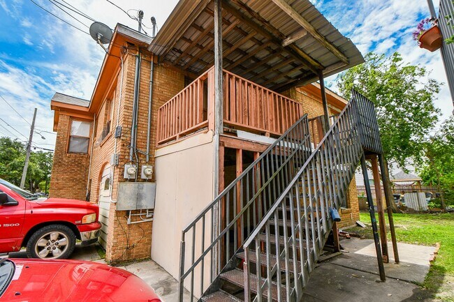 Photo - 5049 Jefferson St