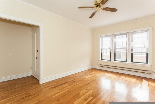 Photo - 636 W Cornelia Ave Unit #1E